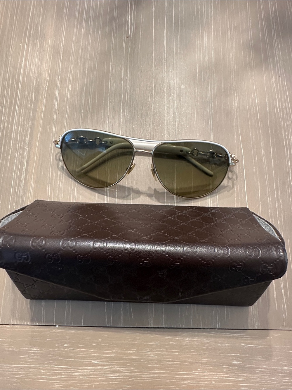 Gucci Women's Aviator Sunglasses in Cream white and Gold - Picture 4 of 7